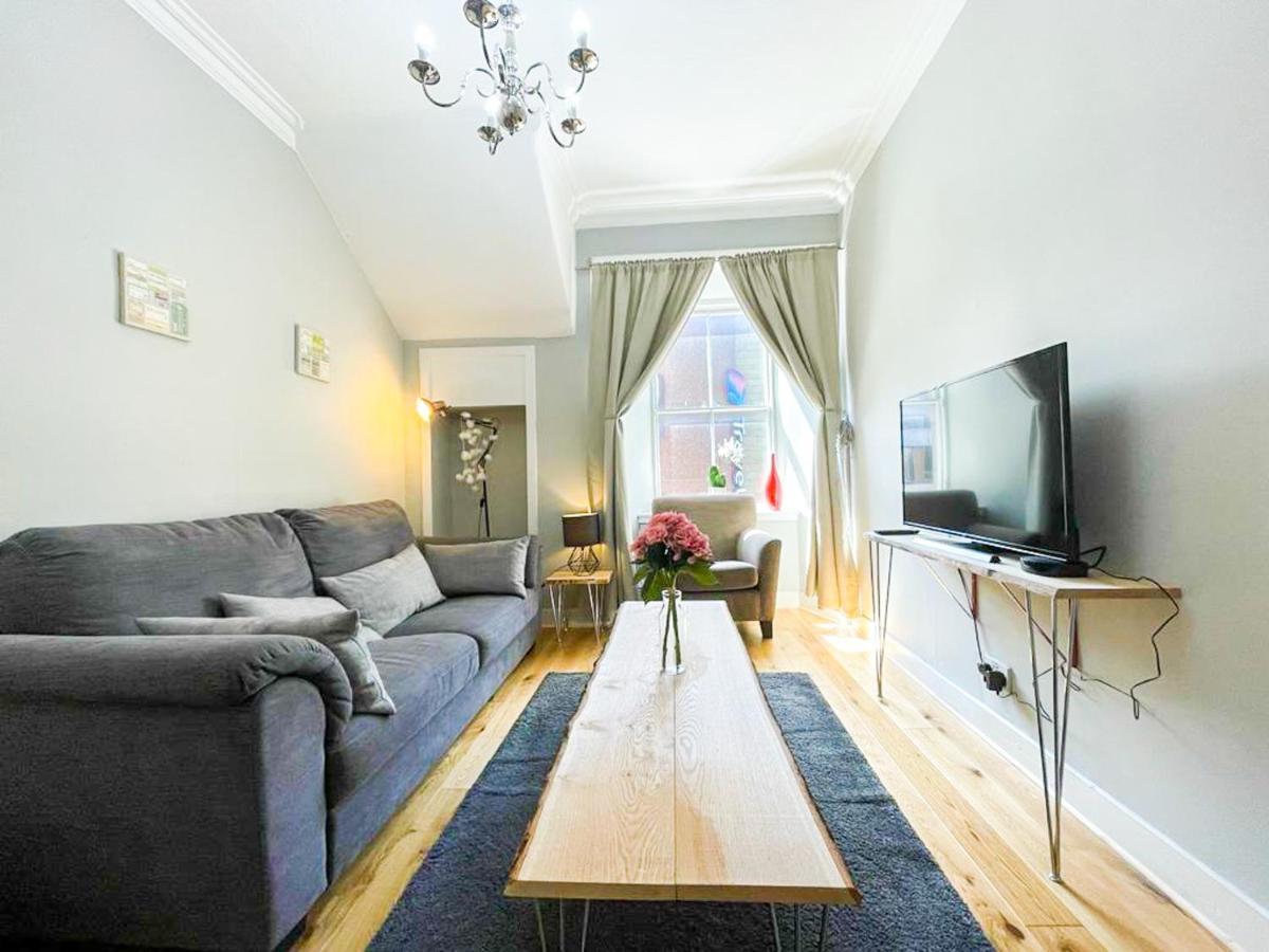 Charming 3 Bed Apartment In Old Town Edinburgh Bagian luar foto